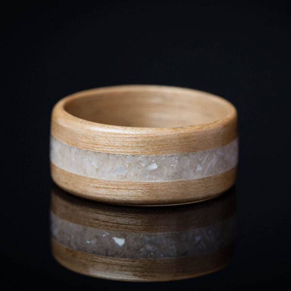 Koka gredzens ar perlamutru