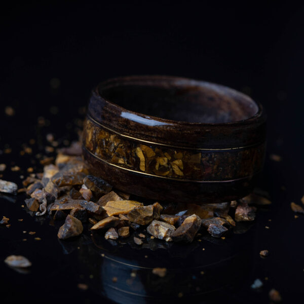 Walnut ring with tiger's eye