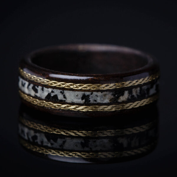 Walnut ring with pearl