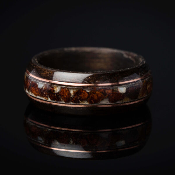 Walnut ring with oak bark