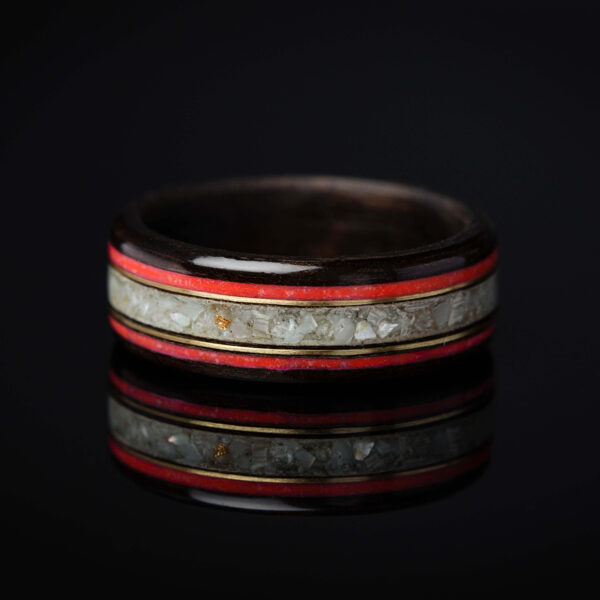 Walnut ring with pearl