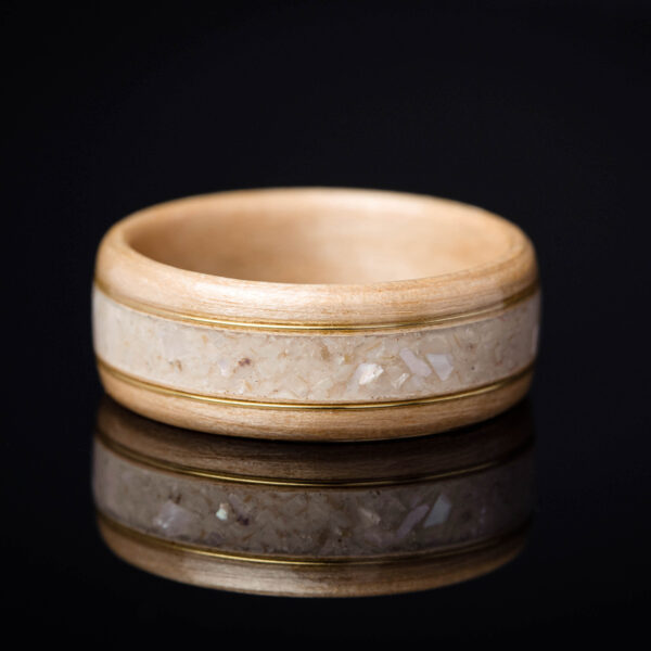 Wooden ring with pearl