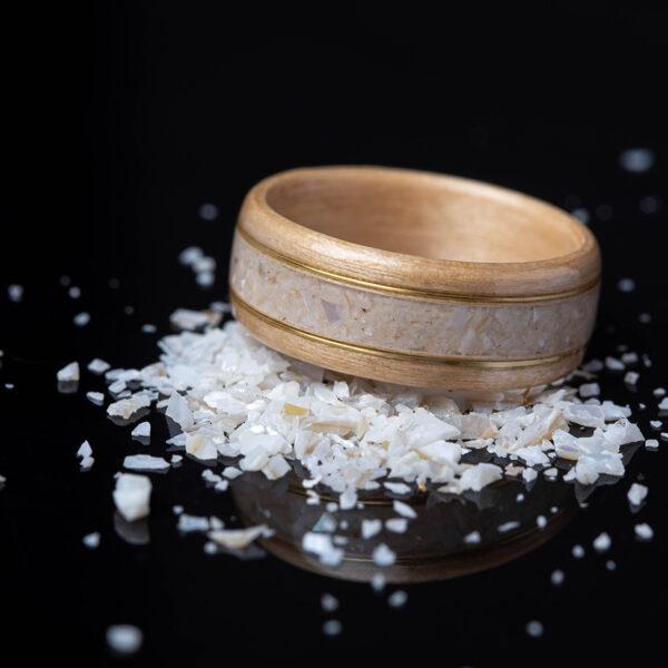 Wooden ring with pearl