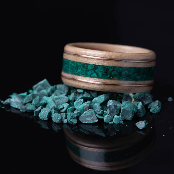 Wooden ring with malachite